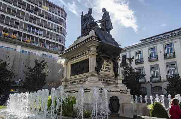 Granada 160 - plaza de Isabel la Católica.jpg